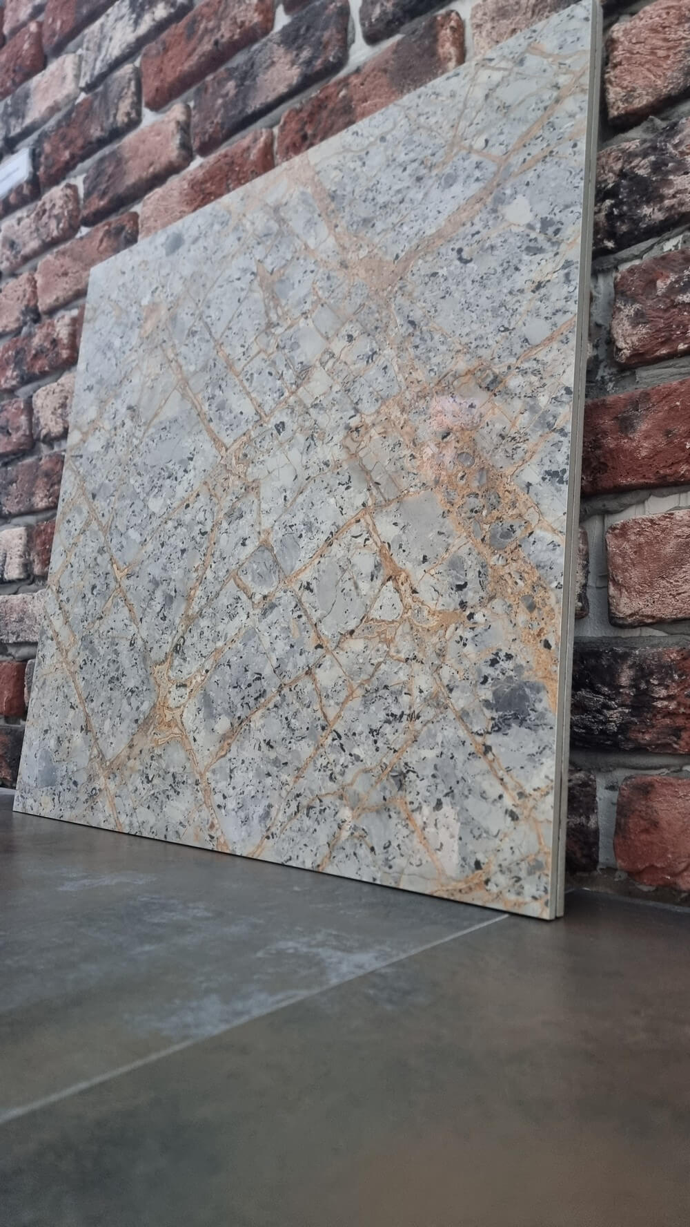 Płytki ścienne i podłogowe Versa Gold rektyfikowane o wysokim połysku 600x600mm