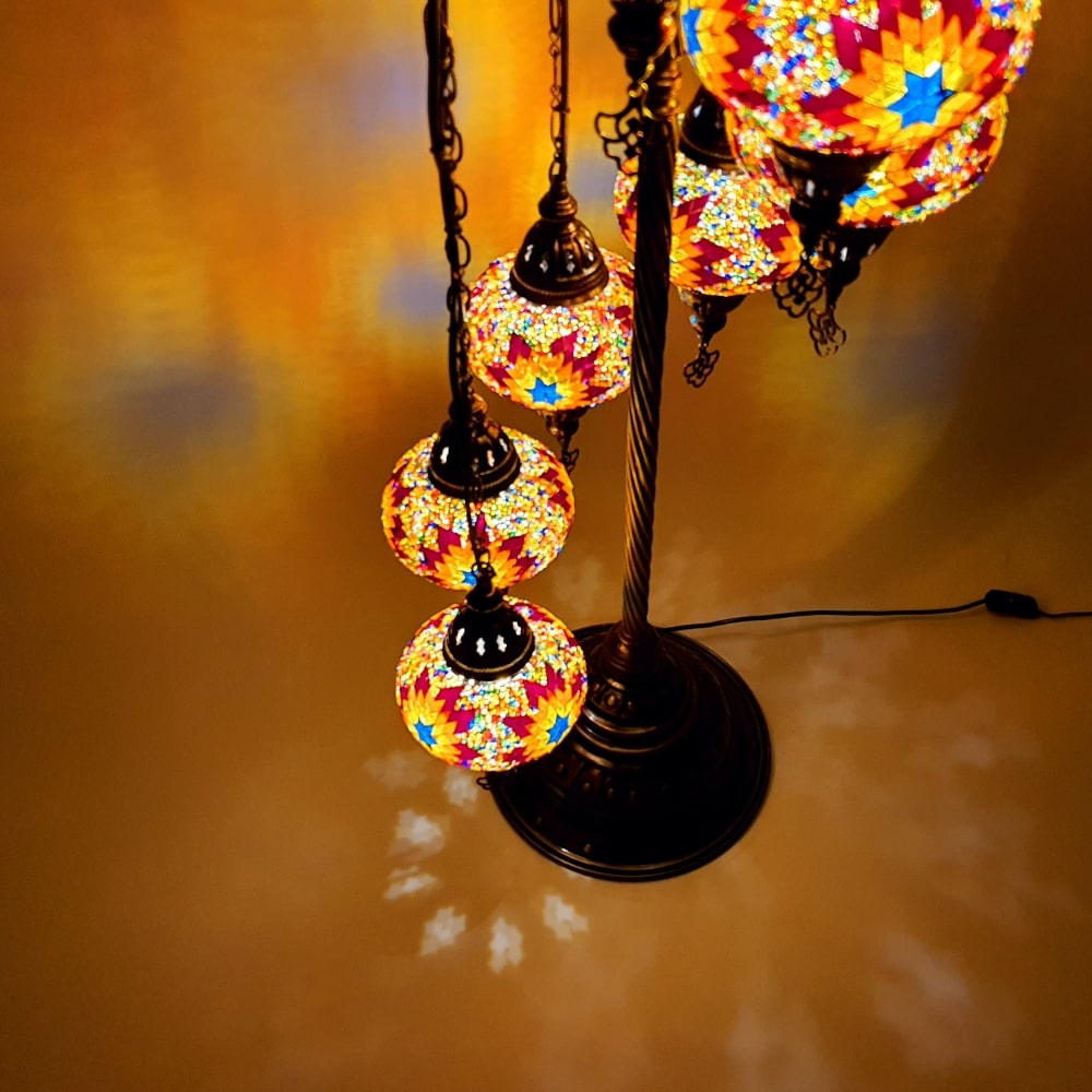 7 Globe Warm Mix Pomarańczowa turecka lampa podłogowa Tiffany Mosaic LED Light
