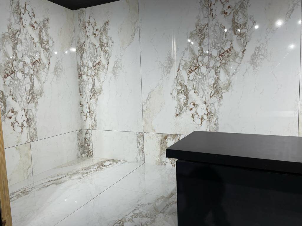 Carrara Borghini Rektyfikowana wielkoformatowa porcelana z efektem polerowanego kamienia 1200x2400mm Płytki podłogowe i ścienne 