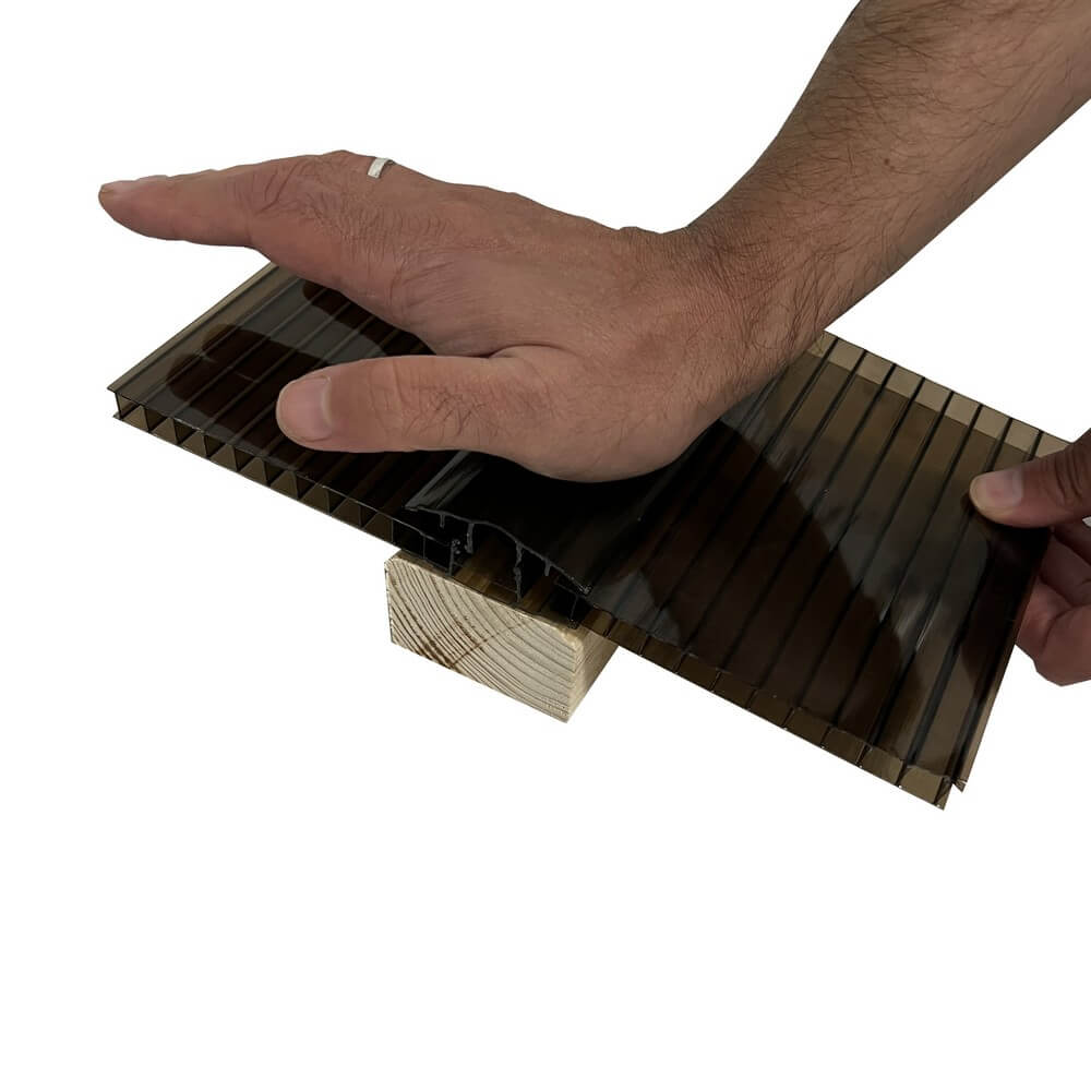 Poliwęglanowy pasek do oszklenia zatrzaskowego Brązowy do użytku z arkuszem dachowym z poliwęglanu 4 mm / 6 mm / 8 mm / 10 mm